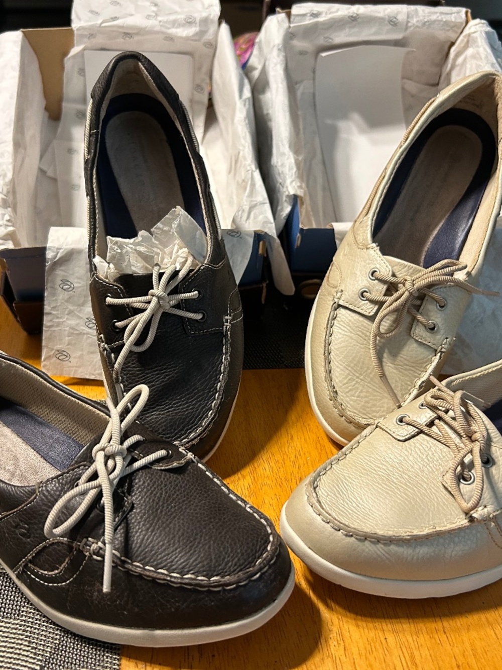 Casual shoes by Aravon